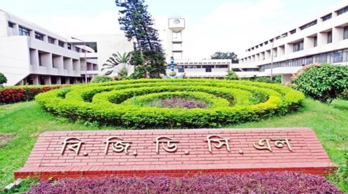 স্ত্রীসহ ছিনতাইয়ের শিকার বাখরাবাদ কর্মকর্তা