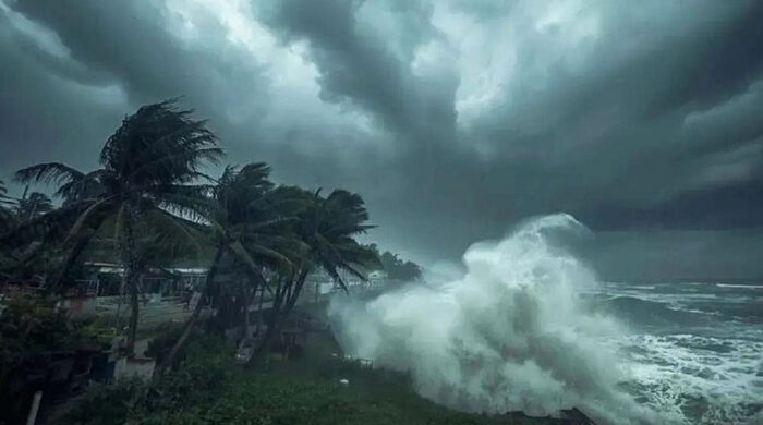 ছয় জেলায় ঝড়ের সতর্কতা, ৮০ কিমি বেগে হাওয়া