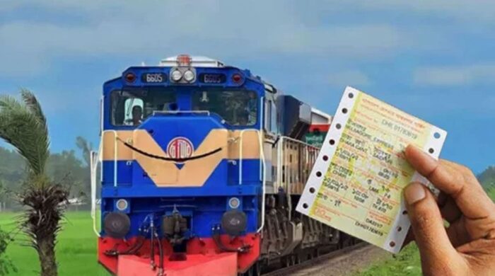 ঈদযাত্রার দ্বিতীয় দিনে ট্রেনের টিকিট বিক্রি শুরু