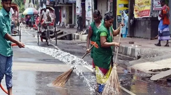 ঢাকায় দিনে দুইবার বর্জ্য অপসারণ: পরিচ্ছন্ন নগরী গড়ার উদ্যোগ
