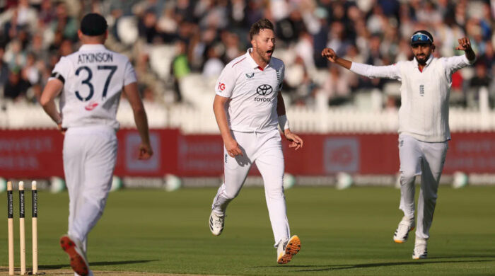 ১৪০ রানে ইংল্যান্ডের পতন, কিউইদের নাজেহাল দশা
