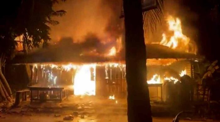 ভূরুঙ্গামারীতে অগ্নিকাণ্ড: ভস্মীভূত ৫০ দোকান, পথে ব্যবসায়ীরা
