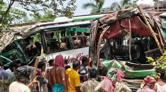 সড়কে চার প্রাণ ঝরল ব্রাহ্মণবাড়িয়ায়: স্বজনদের আহাজারি