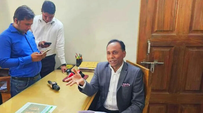 আমিনবাজার ভূমি অফিসে অনুপস্থিত কর্মকর্তা, প্রতিমন্ত্রীর ক্ষোভ