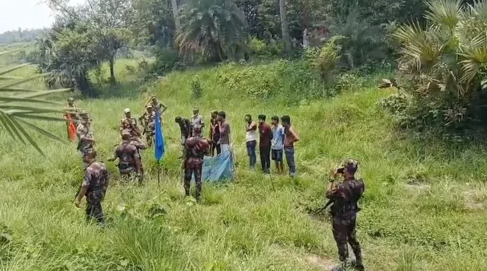 ভারত সীমান্তে লাইট বন্ধ পুশইন
