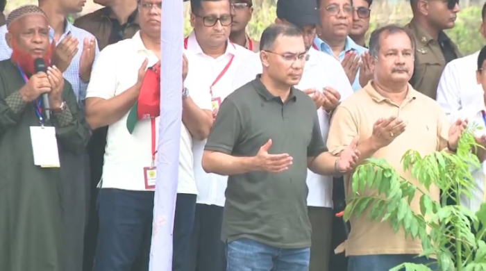 বরিশালে প্রধানমন্ত্রীর বৃক্ষরোপণ ও ফ্যামিলি কার্ড কর্মসূচি