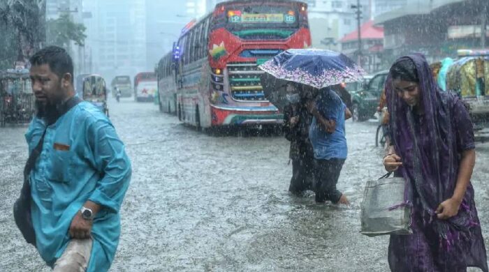 রাজধানীতে বৃষ্টি কমে উত্তরের পথে ভারী বর্ষণের শঙ্কা
