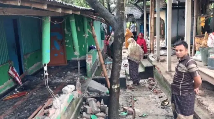 জমি বিরোধে রাজবাড়ীতে বাড়িতে হামলার অভিযোগ
