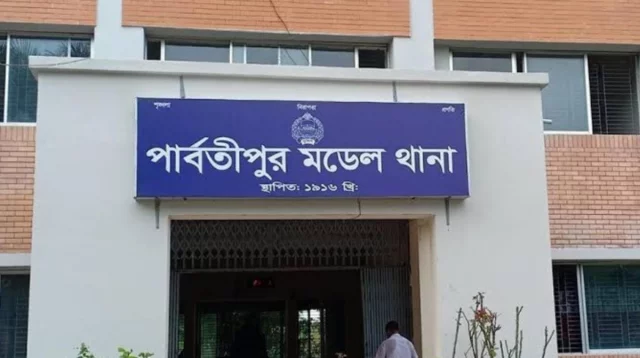 পার্বতীপুরে মা-মেয়ের মরদেহ উদ্ধার, তদন্তে পুলিশ