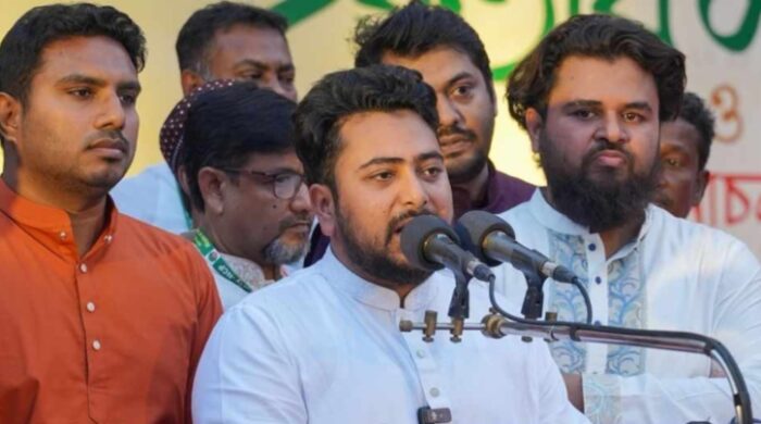 আ.লীগ পুনর্বাসন ঠেকাতে প্রতিরোধের হুঁশিয়ারি নাহিদের