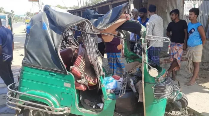 চকরিয়ায় ভয়াবহ সড়ক দুর্ঘটনা, প্রাণ গেল অটোরিকশাযাত্রীর
