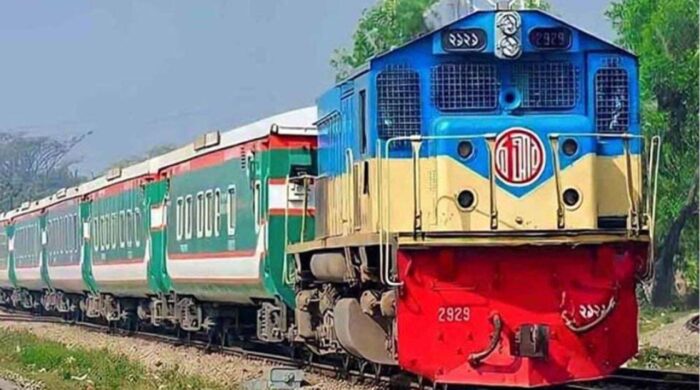 রাজশাহীর সঙ্গে সারা দেশের রেল যোগাযোগ বন্ধ