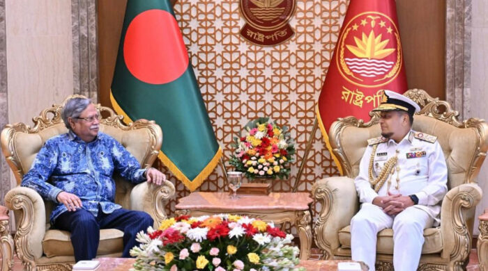 বিদায়ী নৌপ্রধানের সঙ্গে রাষ্ট্রপতির সৌজন্য সাক্ষাৎ