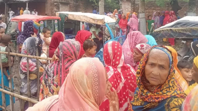 চাঁপাইনবাবগঞ্জে বিদ্যুতায়িত মইয়ে প্রাণ গেল তিনজনের
