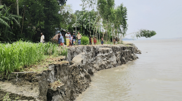 যমুনেশ্বরীর পানি বিপৎসীমার ওপরে, ভাঙন আতঙ্কে দুই পাড়
