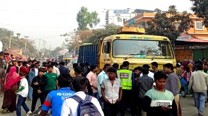 তাড়াশে ট্রাকচাপায় প্রাণ গেল মাছ ব্যবসায়ীর
