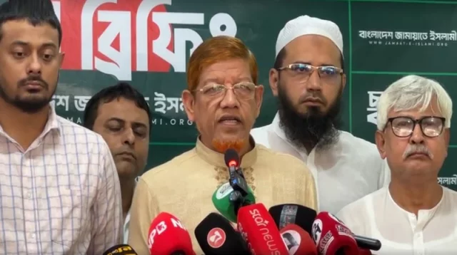 গণহত্যার বিচার ত্বরান্বিতের দাবিতে ট্রাইব্যুনালে ১১ দলের স্মারকলিপি