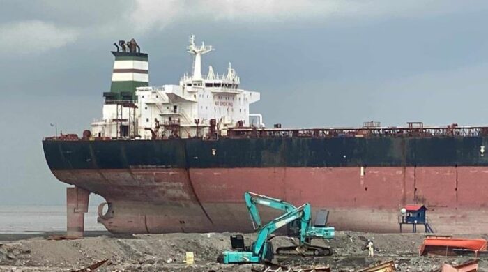 গ্রিন ইয়ার্ড বাড়লেও থামছে না জাহাজভাঙা দুর্ঘটনা