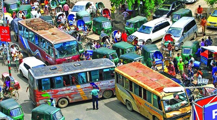 এলোমেলো বাসে বাড়ছে যানজট, ঝুঁকিতে রাজধানীর সড়ক