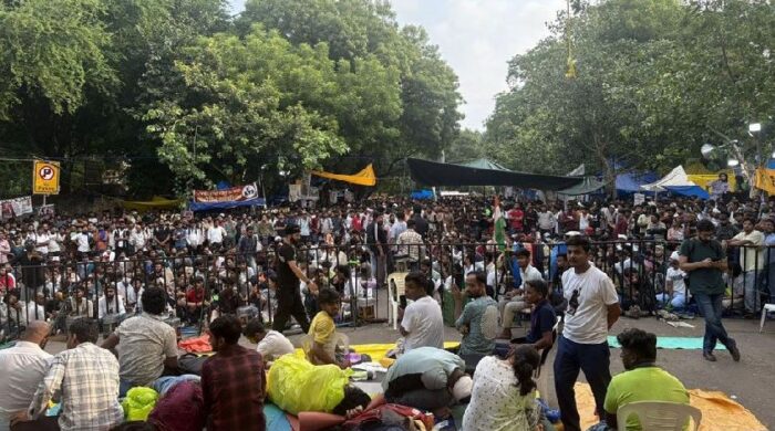 সরকারের সঙ্গে বৈঠকে সিজেপি, অনড় শিক্ষামন্ত্রীর পদত্যাগের দাবিতে