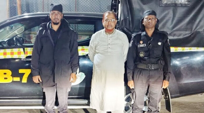 ৪ হাজার ৫০০ ইয়াবাসহ টেকনাফের সাবেক আ.লীগ নেতা আটক