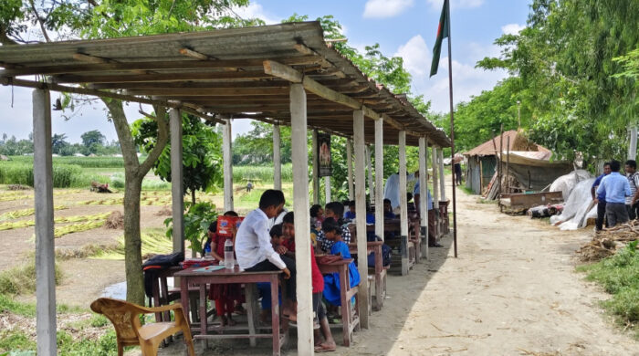 যমুনার ভাঙনে ১১ বার ঠিকানা বদল, অনিশ্চয়তায় একটি স্কুল