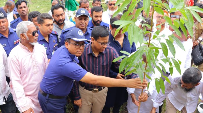 সোনারগাঁয়ে ‘ওয়ান স্টুডেন্ট ওয়ান ট্রি’ কর্মসূচির উদ্বোধন