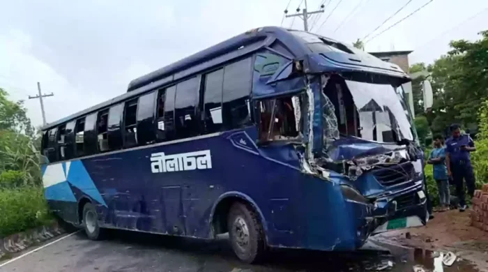 কুমিল্লা-নোয়াখালী মহাসড়কে সড়ক দুর্ঘটনায় নিহত ২