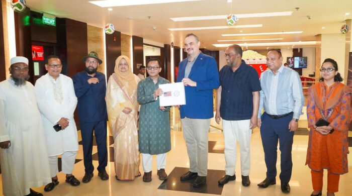 সিলেটে মার্কিন রাষ্ট্রদূতের সঙ্গে বাণিজ্যমন্ত্রীর বৈঠক