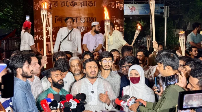 সাভারে এনসিপির সমাবেশে বোমা হামলা: আহত ৪