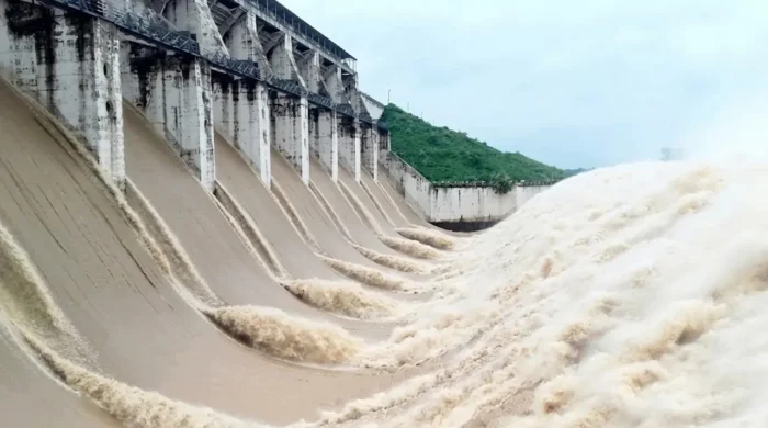 গঙ্গার পানি বাড়ায় ফারাক্কার সব গেট খোলার আহ্বান