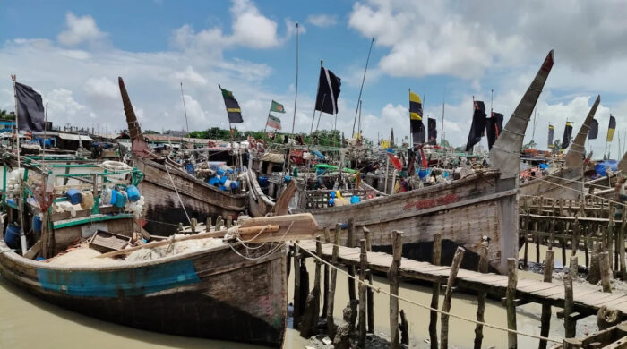 বরফ সংকটে মৎস্যকেন্দ্রে আটকা পাঁচ শতাধিক মাছ ধরার ট্রলার