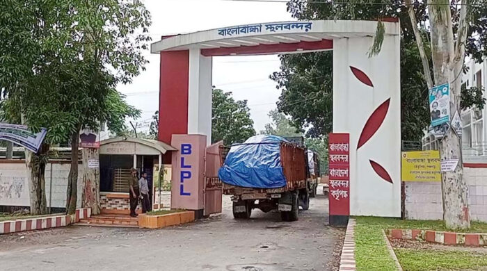 বাংলাবান্ধা বন্দরে আজ আমদানি-রপ্তানি বন্ধ