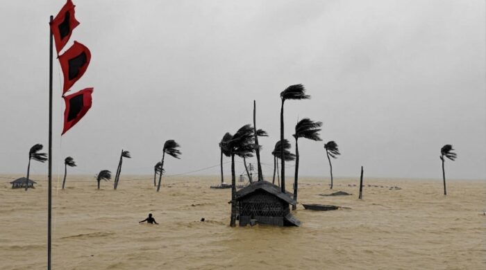 সাগরে নিম্নচাপ, চার বন্দরে ৩ নম্বর সংকেত
