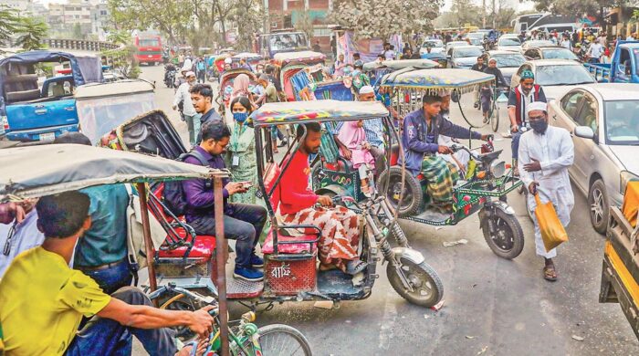ব্যাটারি রিকশায় বছরে যাচ্ছে ২০ হাজার কোটি টাকার বিদ্যুৎ