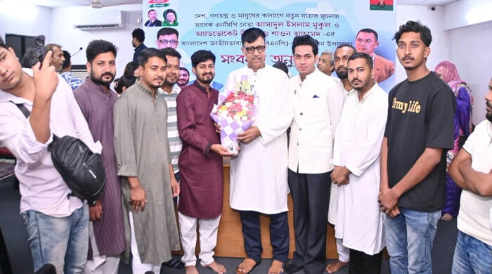 মনোনয়ন না পেয়ে বিএনপিতে মুকুল, বদল নিয়ে প্রশ্ন