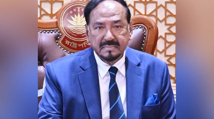 বঙ্গভবন ছাড়লেন অস্থায়ী রাষ্ট্রপতি হাফিজ উদ্দিন