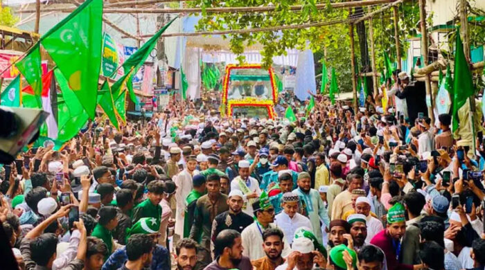 লাখো মানুষের ঢলে চট্টগ্রামে ঐতিহাসিক জশনে জুলুস