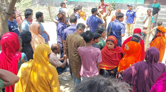 জমি নিয়ে সংঘর্ষে আহত ৯, বাড়িঘরে ভাঙচুর-লুটপাট