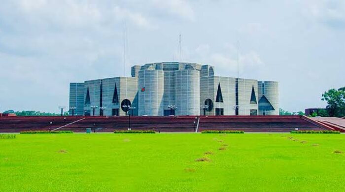 জেলায় মন্ত্রীদের দায়িত্ব, এমপিদের ভূমিকা কী