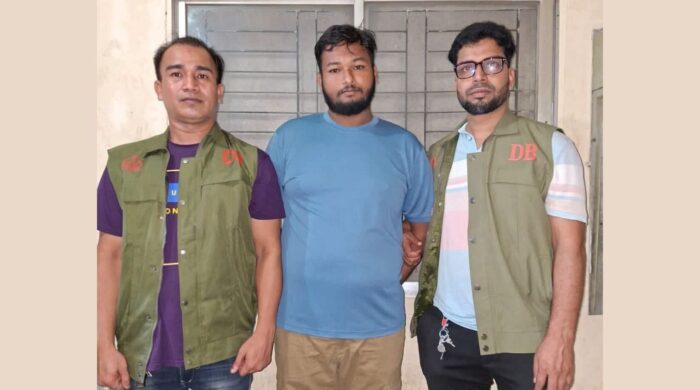 কুমিল্লায় সাংবাদিকদের ওপর হামলা, প্রধান আসামি গ্রেপ্তার