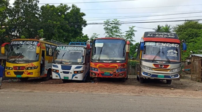 চুয়াডাঙ্গায় বাস ধর্মঘট, সব রুটে যাত্রী দুর্ভোগ