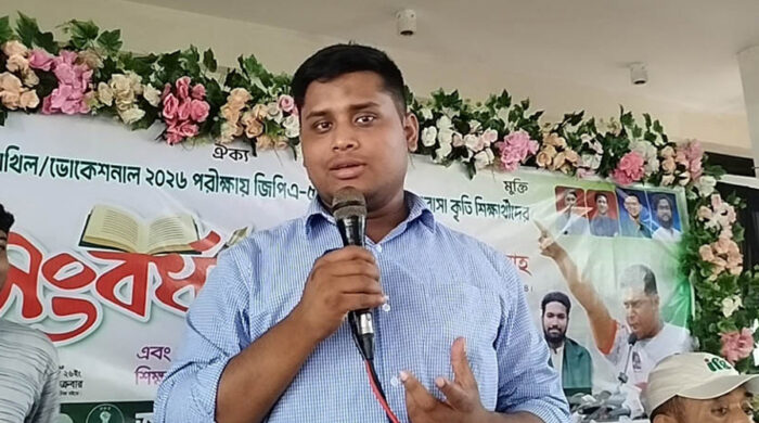 ঘুষের উদাহরণ টেনে শিক্ষার গুরুত্ব বোঝালেন হাসনাত