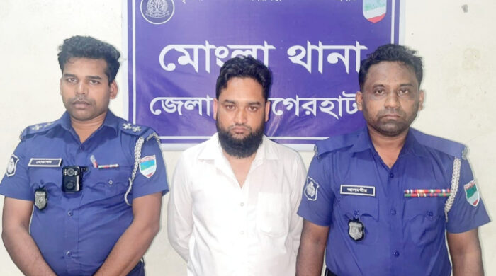 ডিবি পরিচয়ে প্রতারণার অভিযোগে পুলিশ সদস্য আটক