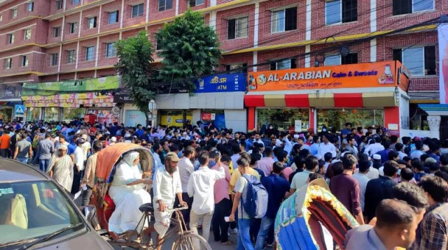 চাকরির বাজারে তীব্র প্রতিযোগিতা, এক পদে ২৮৭ আবেদনকারী