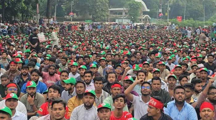 জুলাই ঘোষণাপত্র পূর্ণ বাস্তবায়নের দাবিতে টিএসসিতে জমায়েত