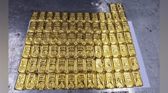 বিমানের সিটের নিচে মিলল ২০ কোটি টাকার স্বর্ণ