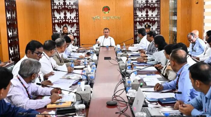 আমদানি কমিয়ে কৃষি উৎপাদন বাড়াতে প্রধানমন্ত্রীর তাগিদ