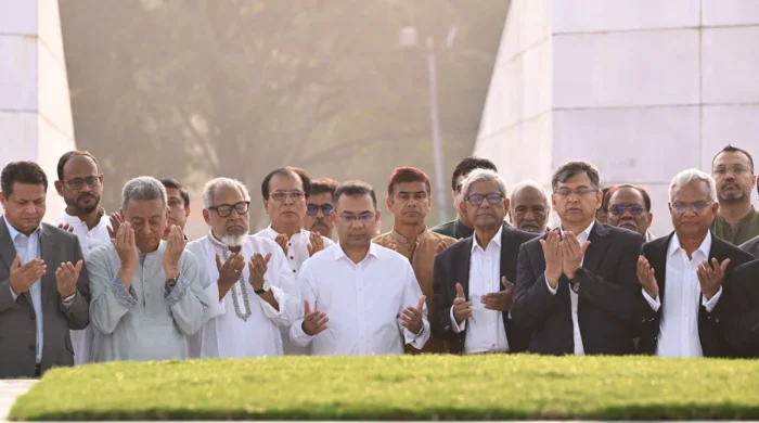 জিয়াউর রহমান ও খালেদা জিয়ার সমাধিতে তারেক রহমানের শ্রদ্ধা