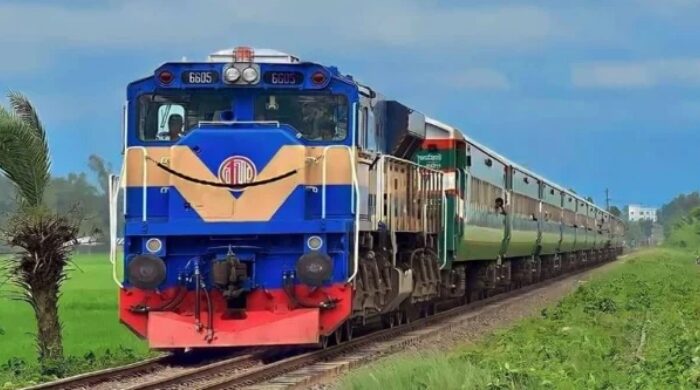 দুই ঘণ্টা পর রাজশাহীর সঙ্গে ট্রেন চলাচল স্বাভাবিক